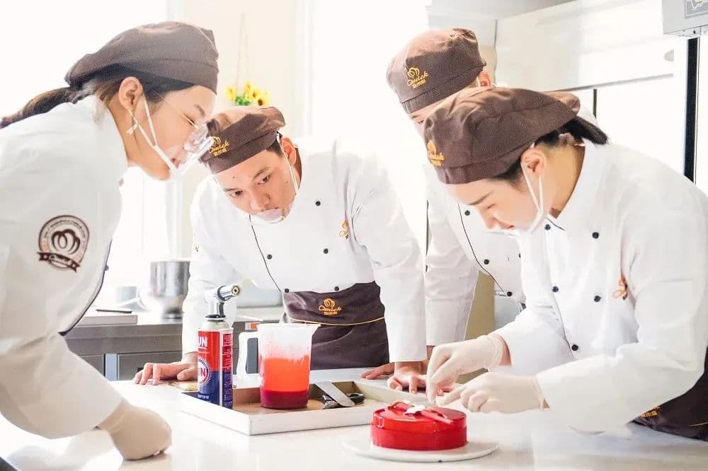 成都欧米奇：初中毕业生选择长学制专业的三大优势，毕业成为“香饽饽”！