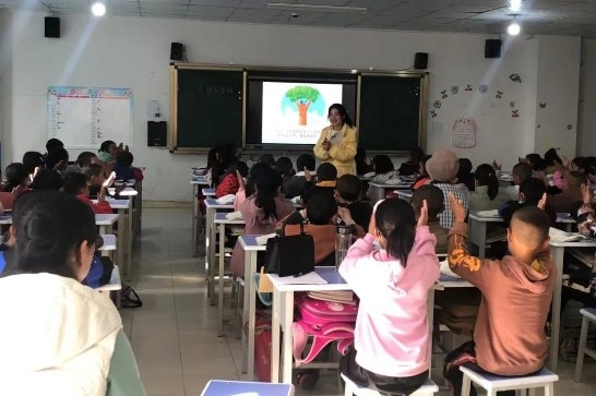 爱的回响︱获得邦泰奖助学金的她们，当起了乡村支教老师